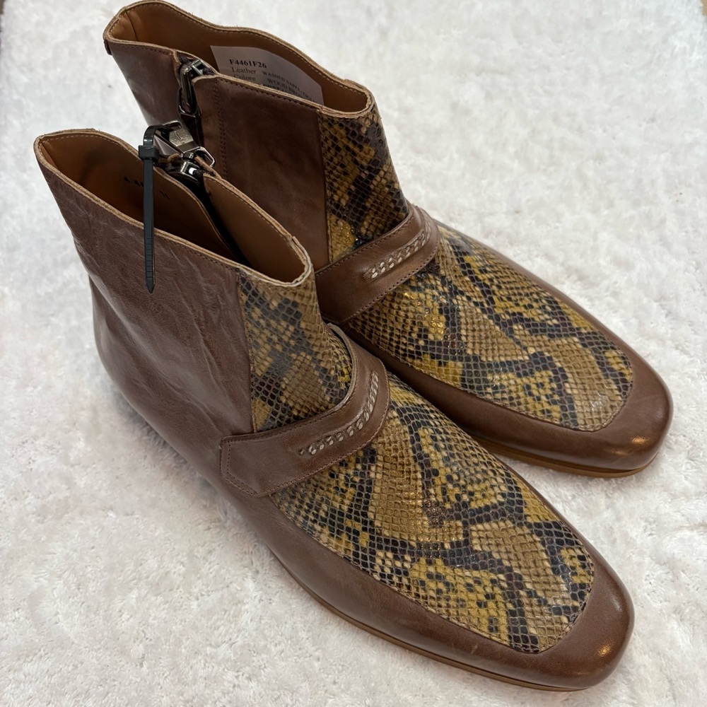 John Varvatos Brown and Tan Chukka Boots NWOT Size 11